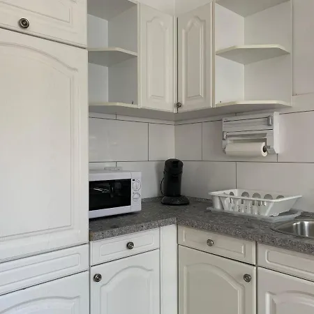 Apartment La- *