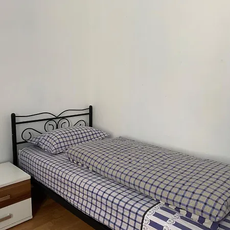 Apartment La-