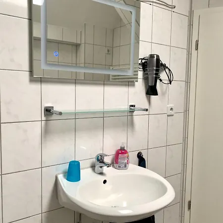 Apartment La- *
