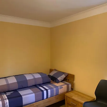 Apartment La- *